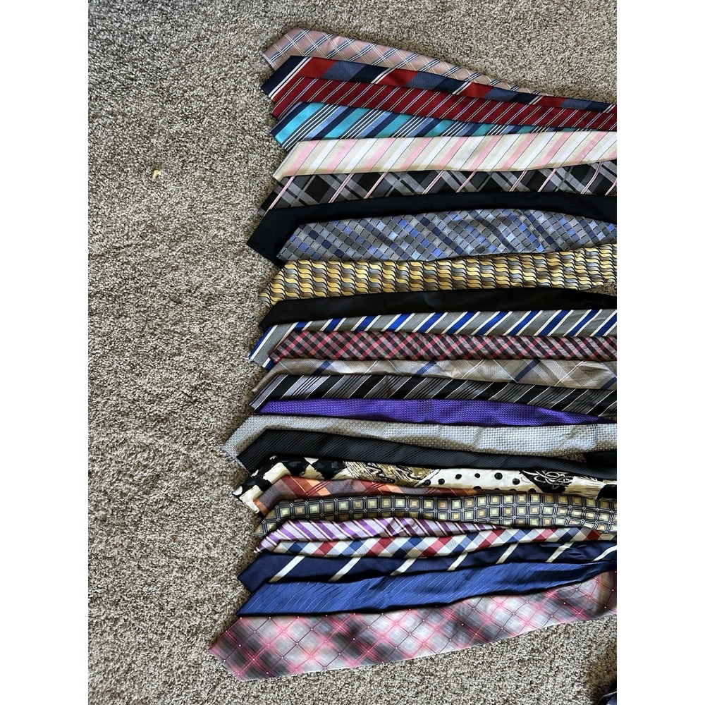 Lot of 25 Men's Neckties Mixed Brands Michael Kors IZOD Van Heusen Saddlebred